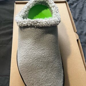 OOFOS Men's Gray and Neon Green Slip-On Loafers